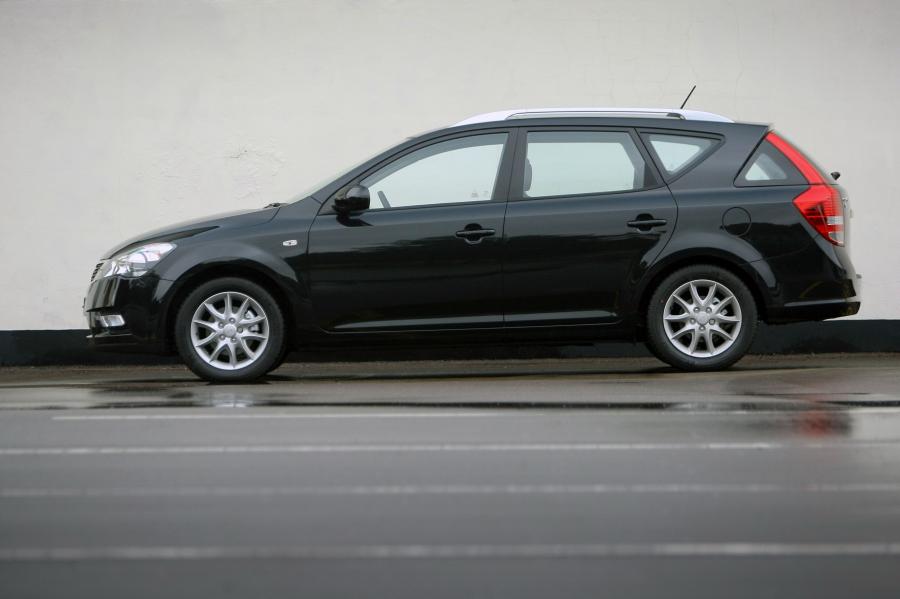  Kia cee&rsquo;d SW 2009 года  (фото 41 из 61)